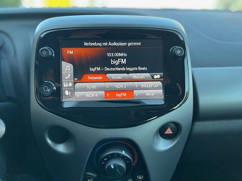 Toyota Aygo X Sky Air - Navi, LED, Alu, Klima, BT .. . wenig km
