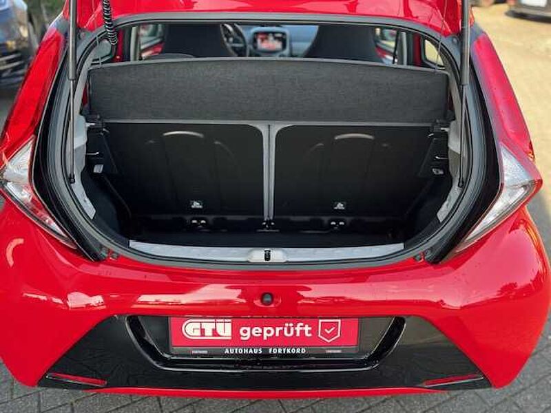 Toyota Aygo X Sky Air - Navi, LED, Alu, Klima, BT .. . wenig km