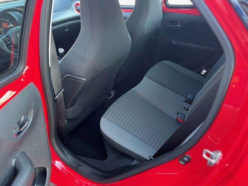 Toyota Aygo X Sky Air - Navi, LED, Alu, Klima, BT .. . wenig km