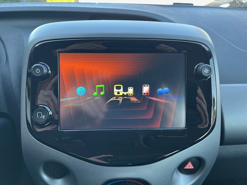 Toyota Aygo X Sky Air - Navi, LED, Alu, Klima, BT .. . wenig km
