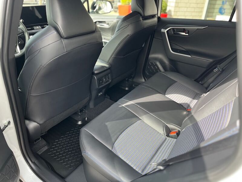 Toyota RAV4 Hybrid Style AWD 4x4 - AHK, LED, BT, Navi, PDC