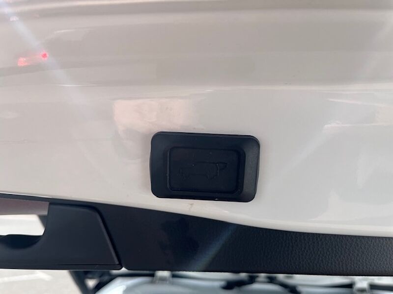 Toyota RAV4 Hybrid Style AWD 4x4 - AHK, LED, BT, Navi, PDC