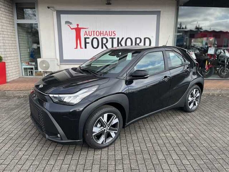 Toyota Aygo X Hybrid - Comfort - Automatik - Navi, LED