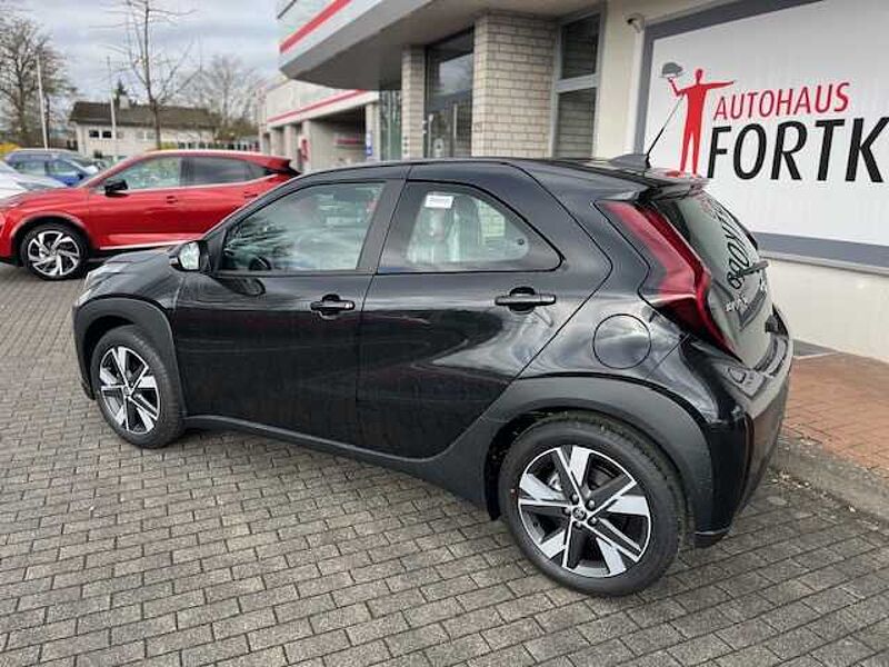 Toyota Aygo X Hybrid - Comfort - Automatik - Navi, LED