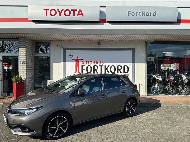 Toyota Auris 1.2 Turbo Team Deutschland - Keyfree, CAM, SHZ, BT .. . -