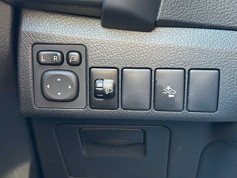 Toyota Auris 1.2 Turbo Team Deutschland - Keyfree, CAM, SHZ, BT .. . -