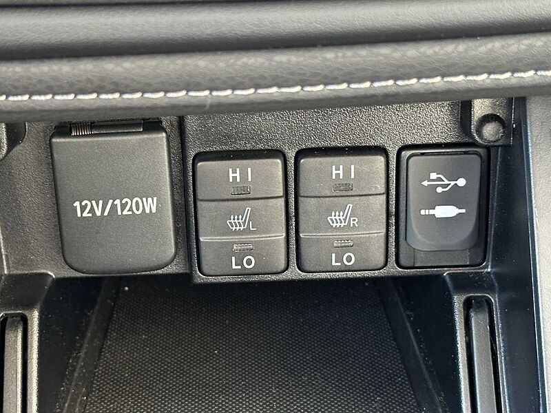 Toyota Auris 1.2 Turbo Team Deutschland - Keyfree, CAM, SHZ, BT .. . -