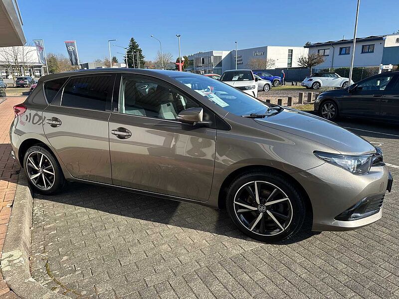 Toyota Auris 1.2 Turbo Team Deutschland - Keyfree, CAM, SHZ, BT .. . -