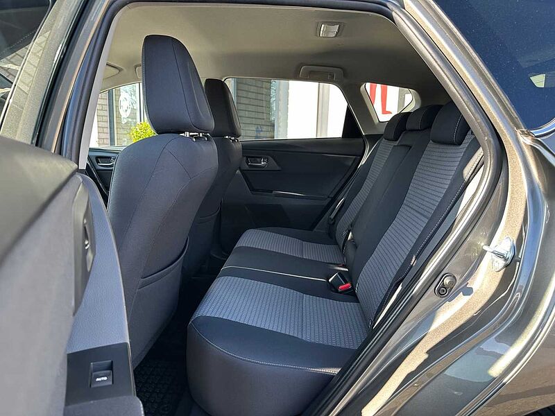 Toyota Auris 1.2 Turbo Team Deutschland - Keyfree, CAM, SHZ, BT .. . -