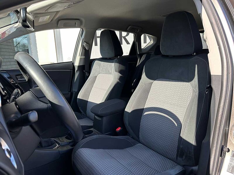 Toyota Auris 1.2 Turbo Team Deutschland - Keyfree, CAM, SHZ, BT .. . -