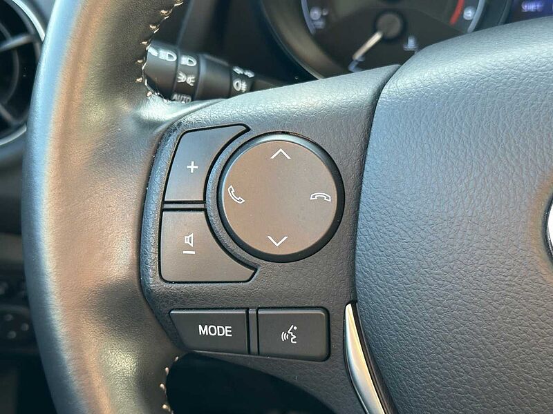 Toyota Auris 1.2 Turbo Team Deutschland - Keyfree, CAM, SHZ, BT .. . -