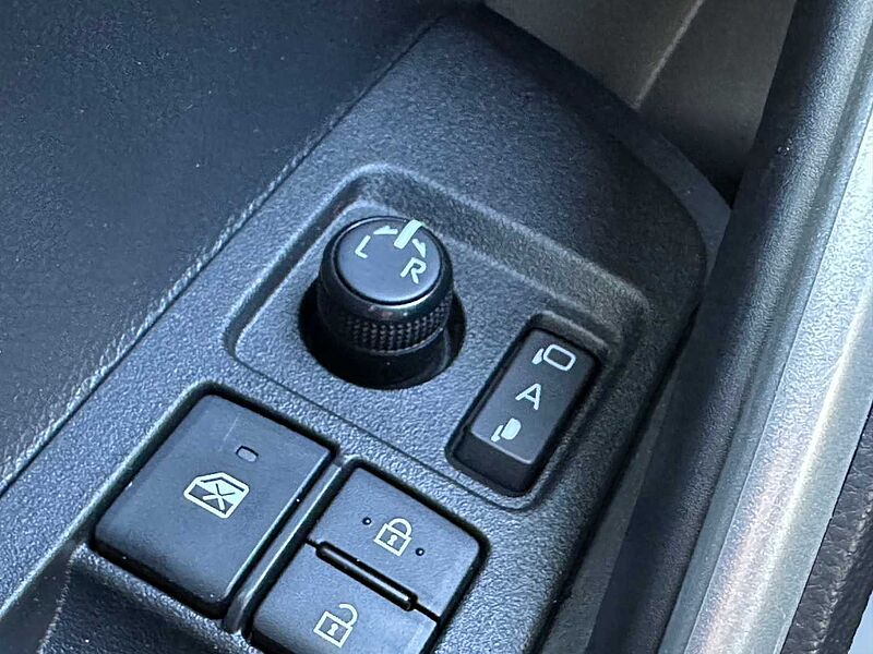 Toyota Corolla Cross 1.8 Hybrid Style - NAVI, LENKHZ, LED, PDC, SZ. ..