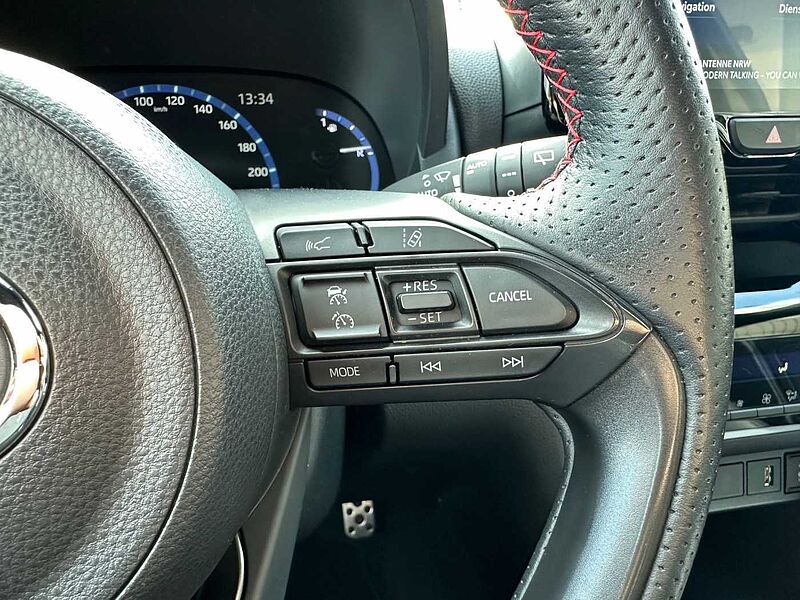 Toyota Yaris Cross 1.5 Hybrid GR Sport - NAVI, HEAD, PANO .. .