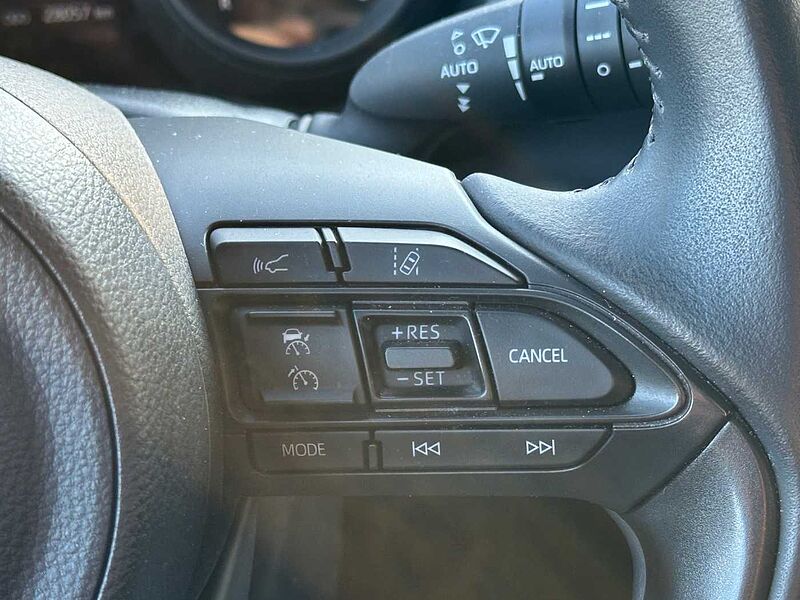 Toyota Yaris Team Deutschland 1.5 - NAVI, LED, SH, BT