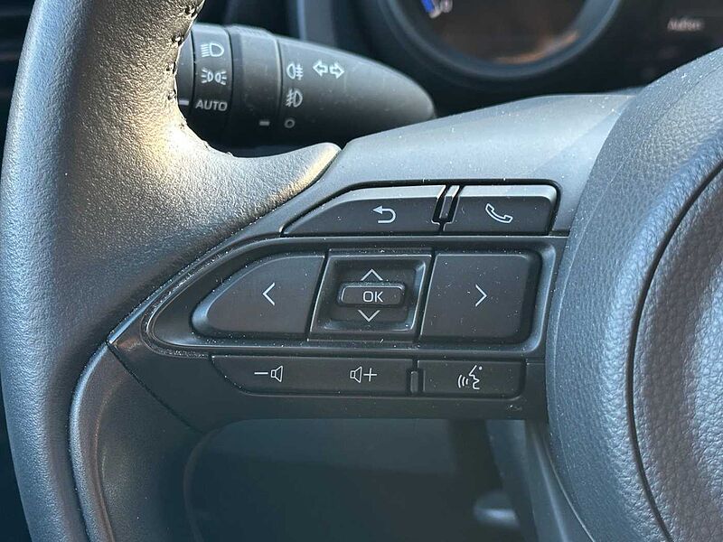 Toyota Yaris Team Deutschland 1.5 - NAVI, LED, SH, BT