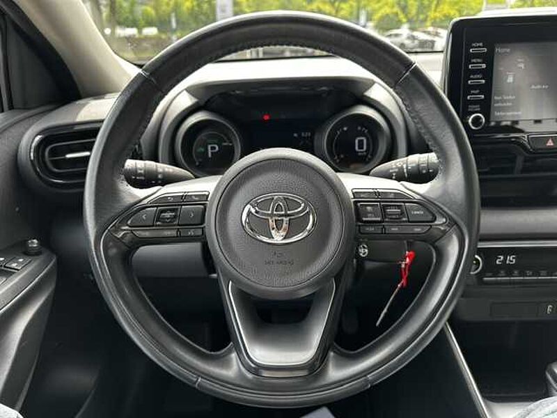 Toyota Yaris 1.5 Hybrid (Teamplayer) - NAVI, SHZ, KAM. , LED. ..