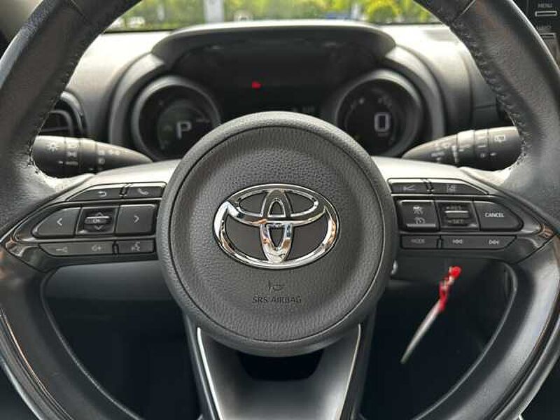 Toyota Yaris 1.5 Hybrid (Teamplayer) - NAVI, SHZ, KAM. , LED. ..