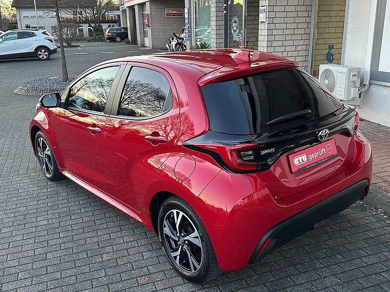 Toyota Yaris 1.5 Automatik Style Selection  - LED, Navi, SZ
