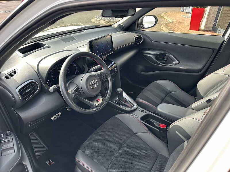 Toyota Yaris Cross 1.5 Hybrid GR Sport - NAVI, HEAD, PANO .. .
