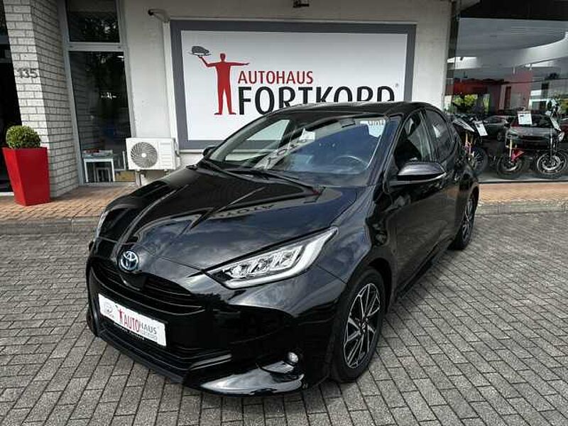 Toyota Yaris 1.5 Hybrid Style (Teamplayer) - NAVI, SHZ, KAM. , LED. ..