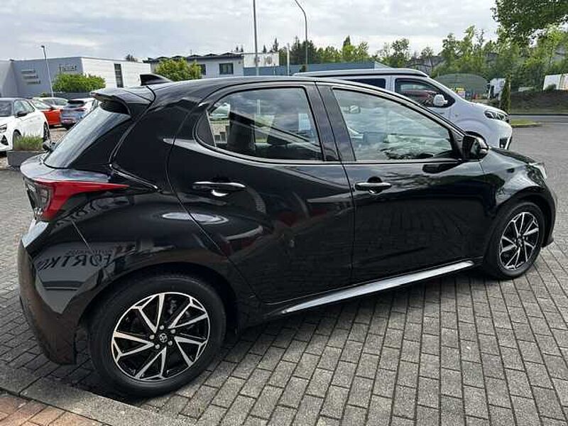 Toyota Yaris 1.5 Hybrid Style (Teamplayer) - NAVI, SHZ, KAM. , LED. ..