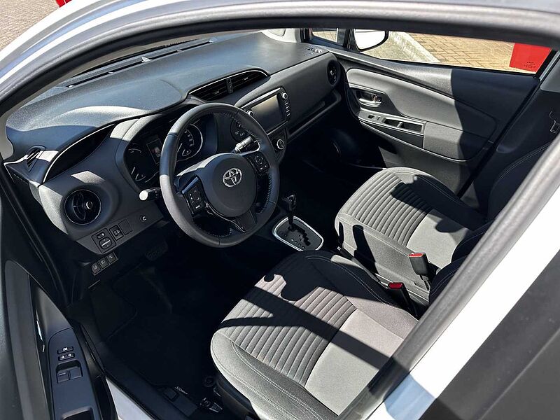 Toyota Yaris 1.5 Hybrid Comfort - Standhzg. , SHZ, CAM. .. . -