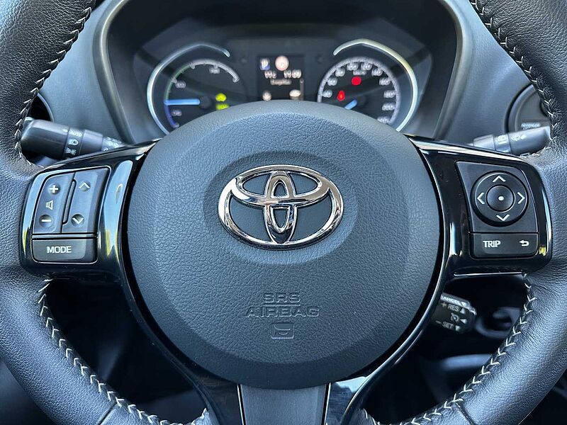Toyota Yaris 1.5 Hybrid Comfort - Standhzg. , SHZ, CAM. .. . -