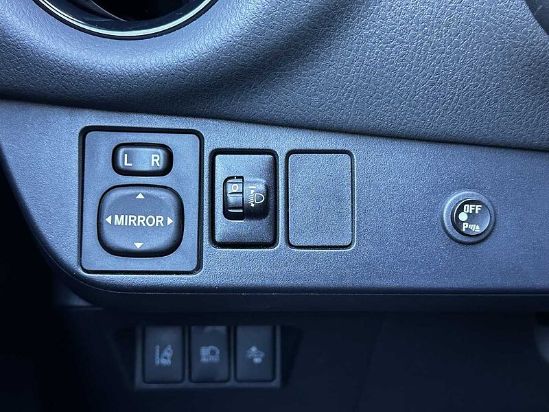 Toyota Yaris 1.5 Hybrid - Comfort - NAVI, KAM. , SHZ .. .