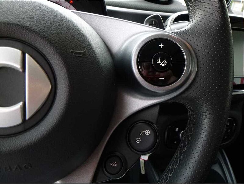 Smart ForTwo PERFECT - Pano. , Navi, SHZ, Kam. .. .