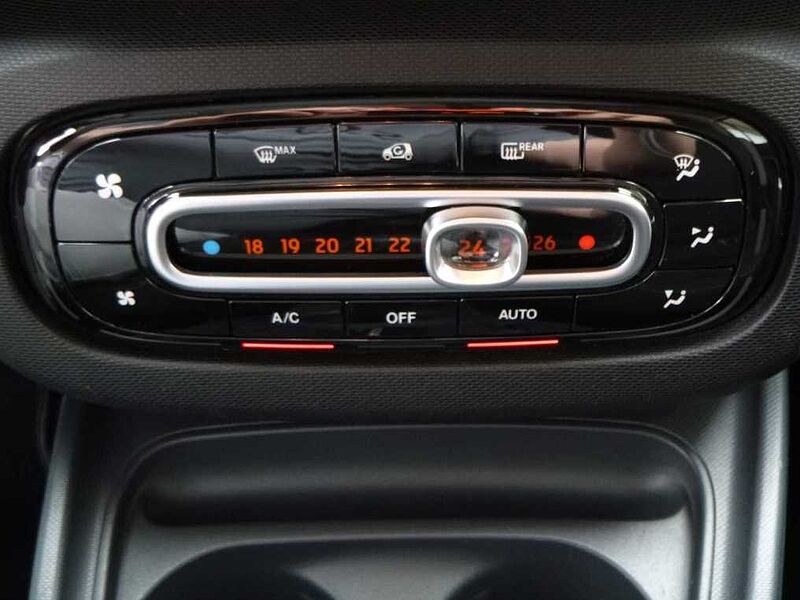Smart ForTwo PERFECT - Pano. , Navi, SHZ, Kam. .. .