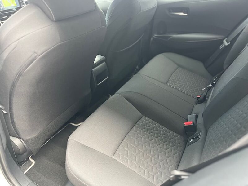 Toyota Corolla 2.0 Hybrid Style - Navi, PDC, LED