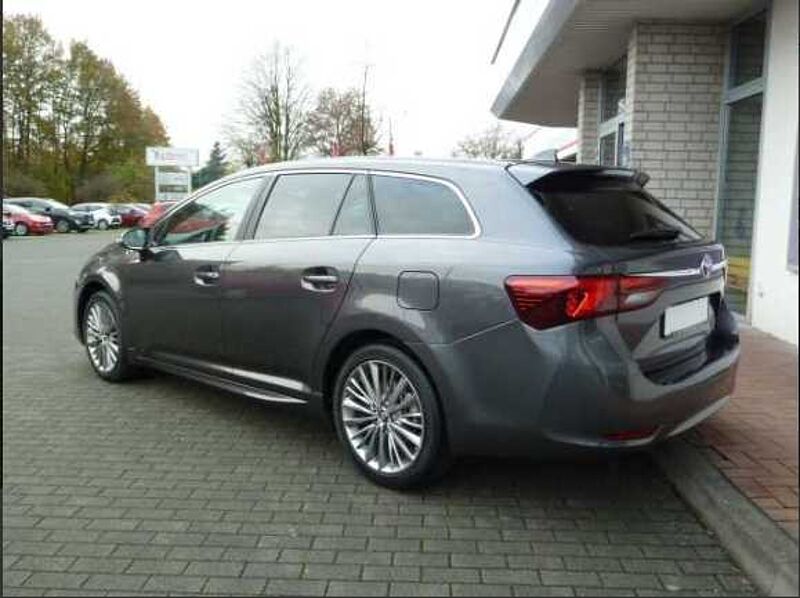 Toyota Avensis 1.8 - Leder, KEYLESS, Navi, SHZ. .. .
