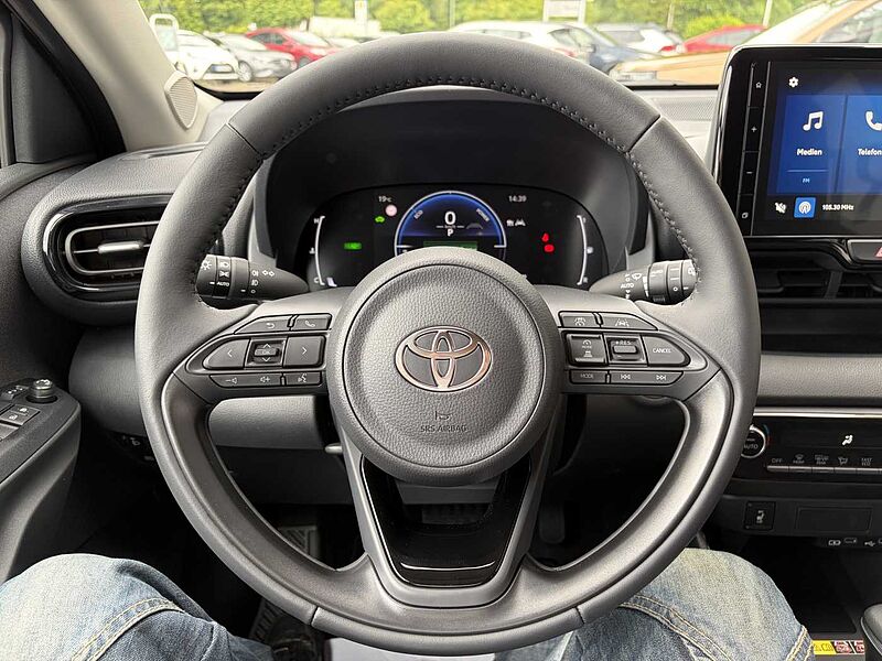 Toyota Yaris Style - 1.5 Hybrid - Navi, KEYLESS, SHZ.