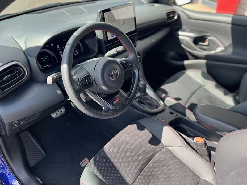 Toyota Yaris Hybrid 1.5 GR SPORT - LED, NAVI, PDC, SZ