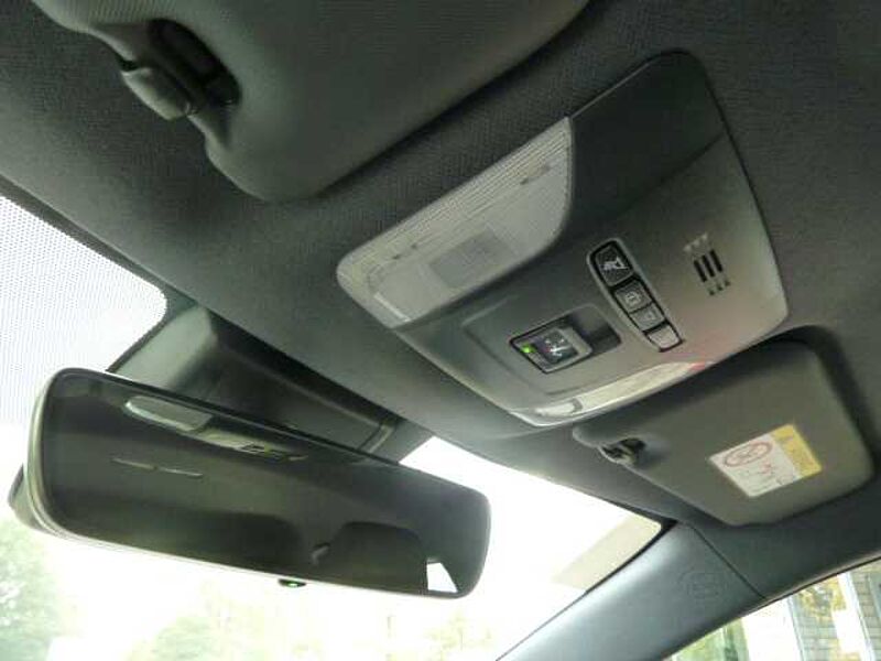 Toyota Corolla Hybrid 1.8 Style - LED, SH+LH, KeyFree