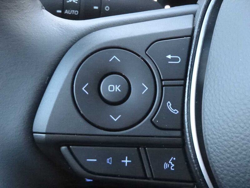 Toyota Corolla Hybrid 1.8 Style - LED, SH+LH, KeyFree