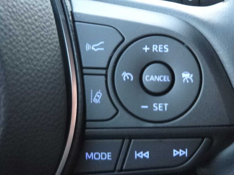 Toyota Corolla Hybrid 1.8 Style - LED, SH+LH, KeyFree