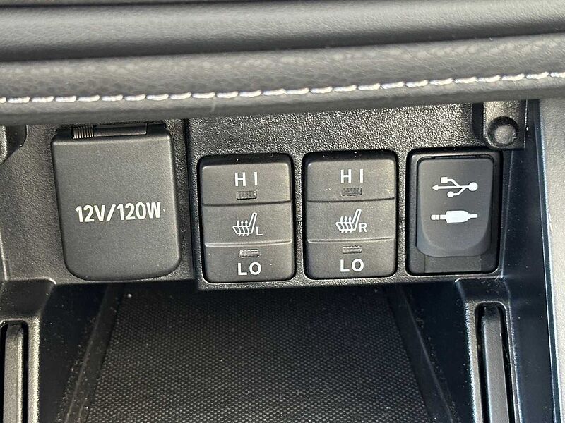 Toyota Auris 1.2 Turbo Team Deutschland - Keyfree, CAM, SHZ, BT .. . -