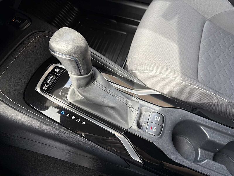 Toyota Corolla Hybrid 1.8 Style - LED, SH+LH, KeyFree