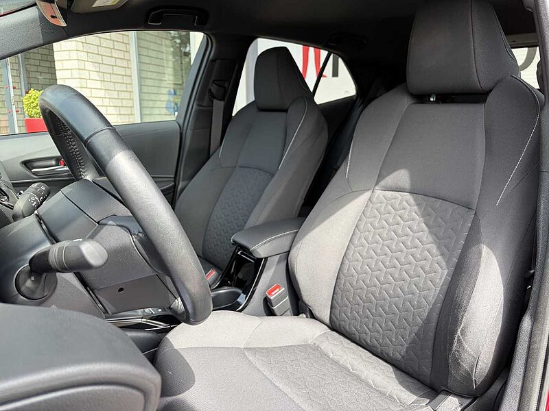Toyota Corolla Hybrid 1.8 Style - LED, SH+LH, KeyFree