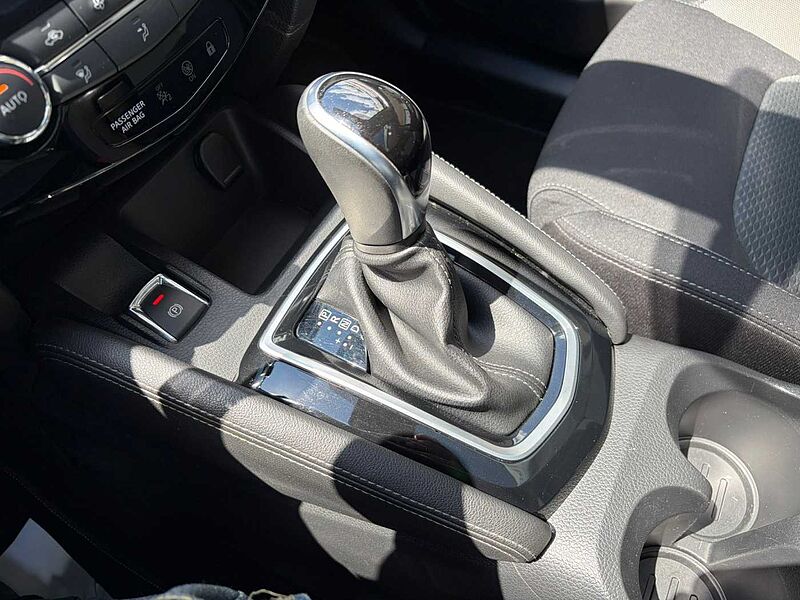 Nissan Qashqai 4x4 Acenta + 1.7 dCi - AHK, Navi, Pano, LED