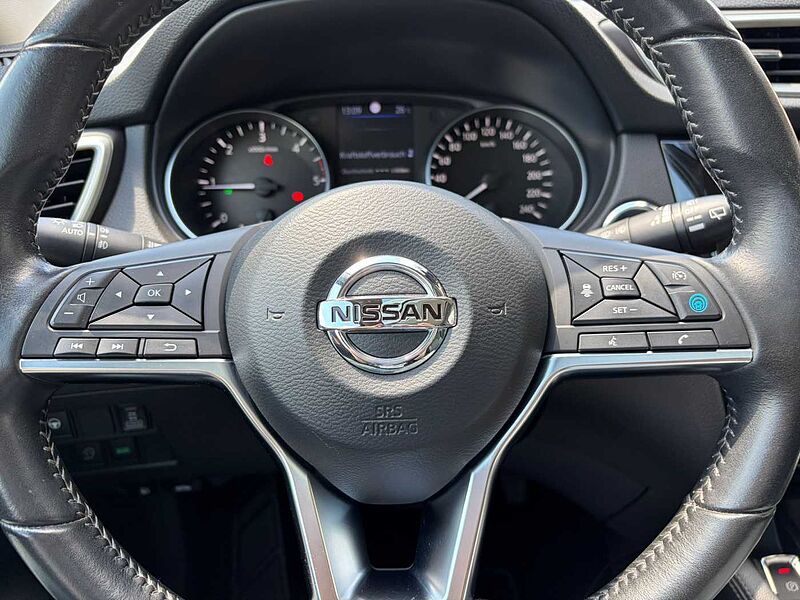 Nissan Qashqai 4x4 Acenta + 1.7 dCi - AHK, Navi, Pano, LED