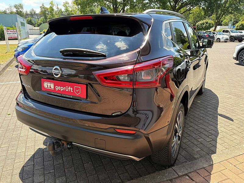 Nissan Qashqai 4x4 Acenta + 1.7 dCi - AHK, Navi, Pano, LED