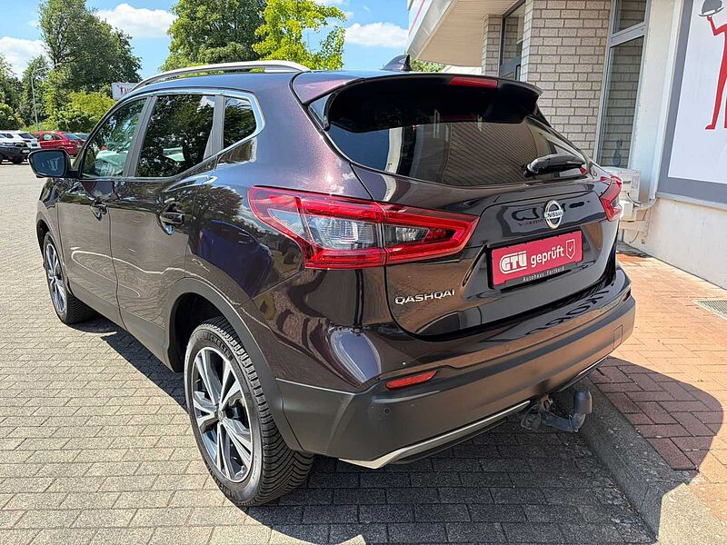Nissan Qashqai 4x4 Acenta + 1.7 dCi - AHK, Navi, Pano, LED