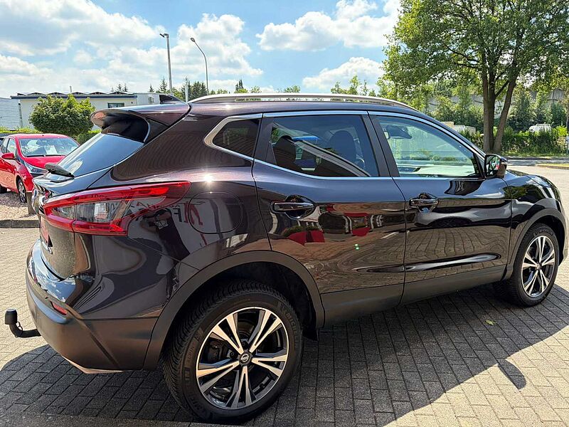 Nissan Qashqai 4x4 Acenta + 1.7 dCi - AHK, Navi, Pano, LED