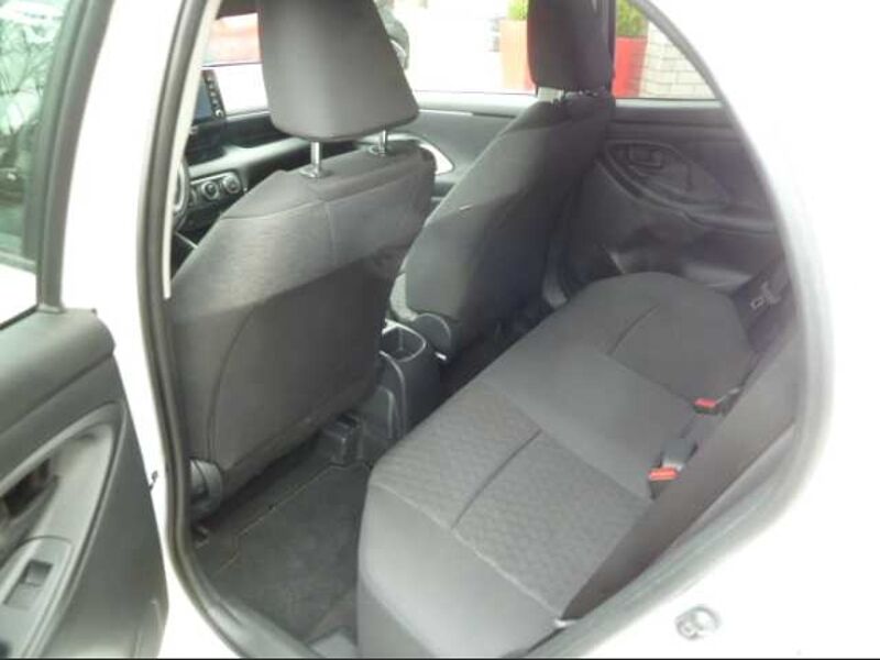 Toyota Yaris 1.5 Comfort - Navi, SHZ, LED, Kam. .. . sehr gepflegt !