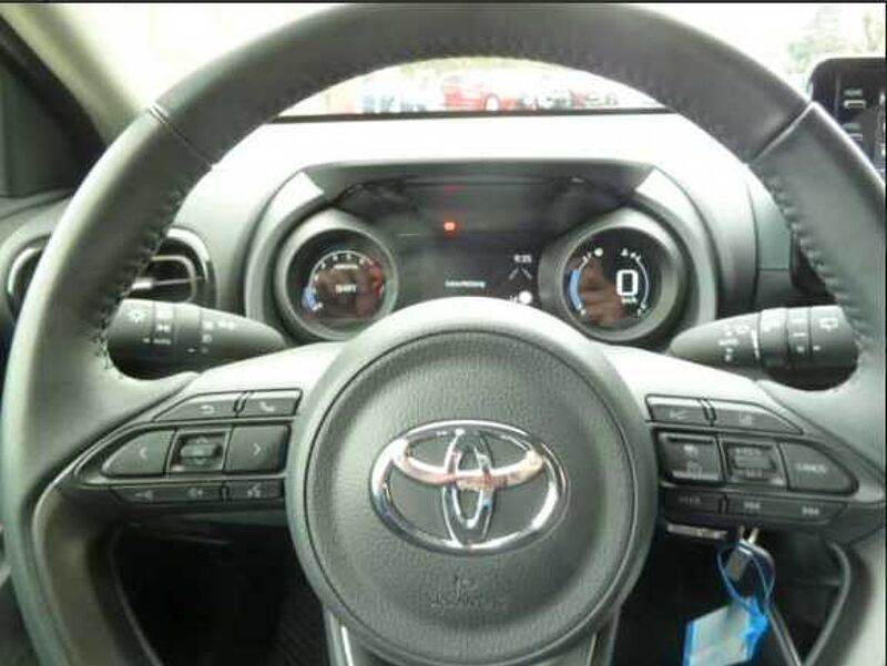Toyota Yaris 1.5 Comfort - Navi, SHZ, LED, Kam. .. . sehr gepflegt !