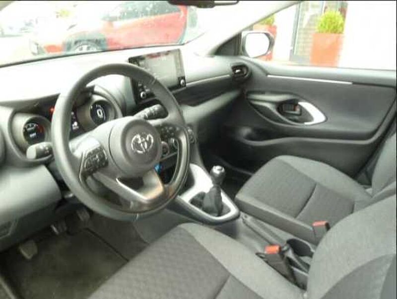 Toyota Yaris 1.5 Comfort - Navi, SHZ, LED, Kam. .. . sehr gepflegt !