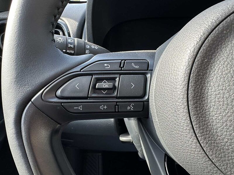 Toyota Yaris Style 1.5 Hybrid - NAVI, PDC, SHZ, LED .. .