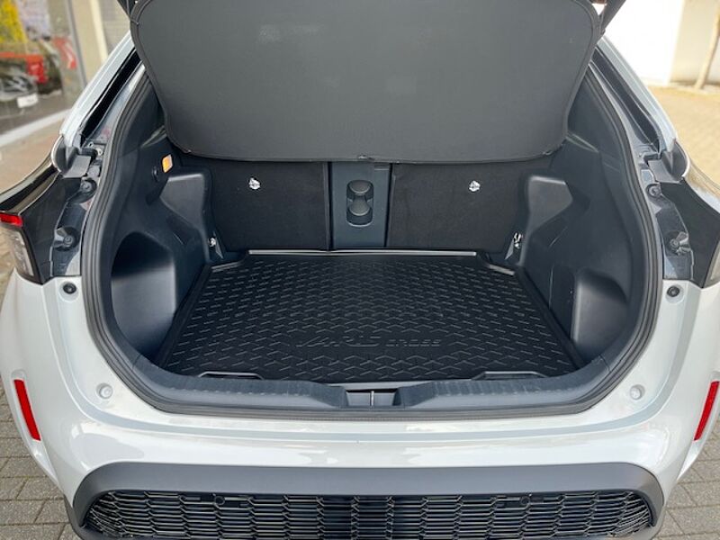 Toyota Yaris Cross 1.5 Hybrid GR Sport - HEAD. , elektr. Heckkl. , LED .. .